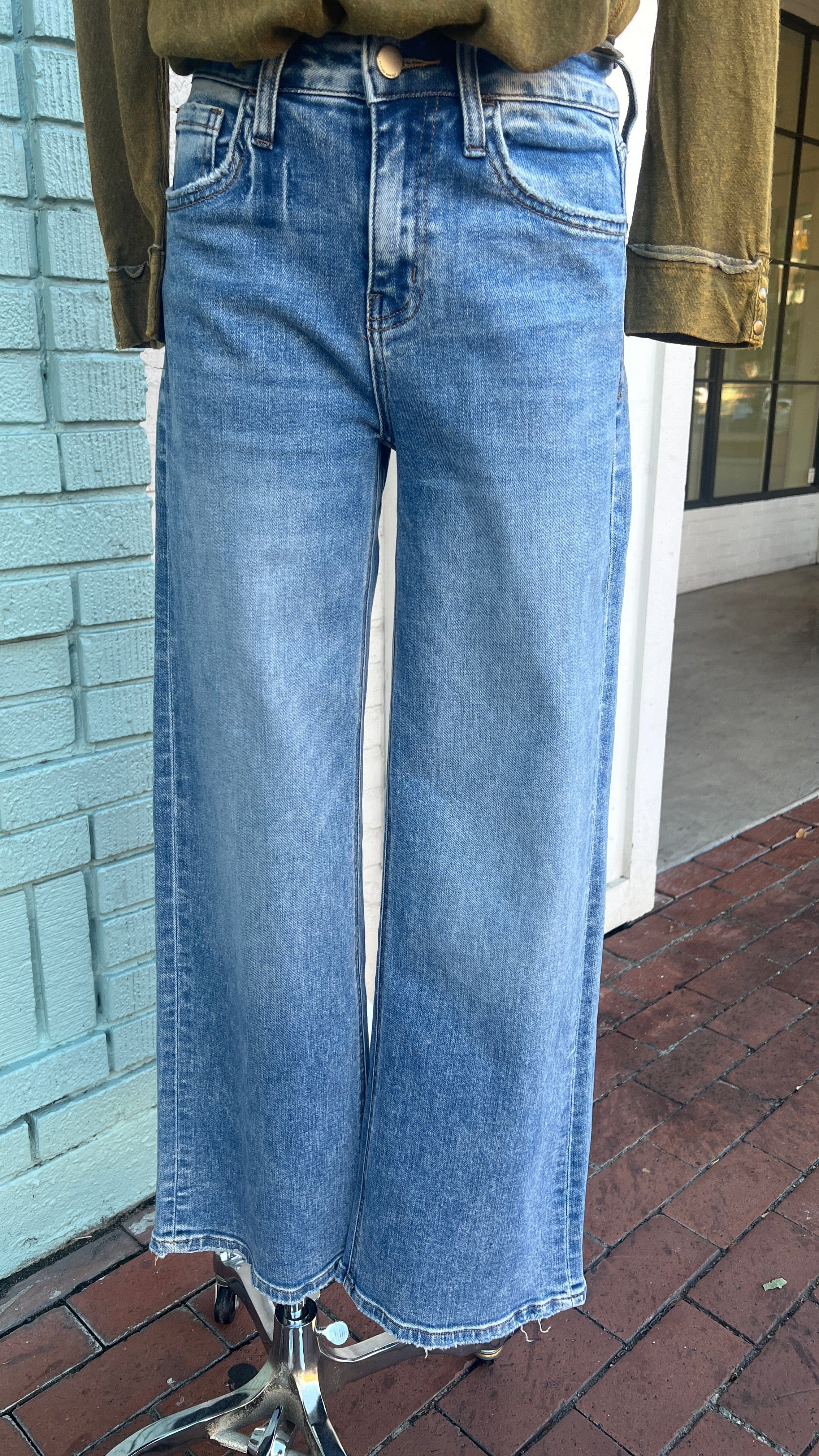 Loose hem jeans deals